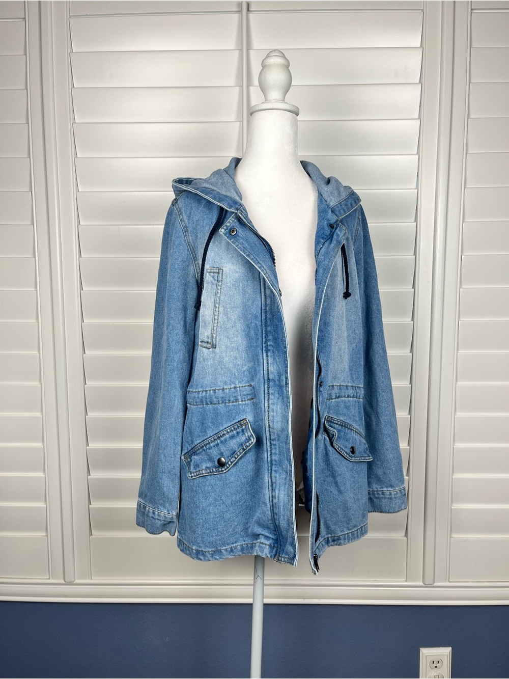 Utility Medium Wash Denim Barn Hooded Jacket Size Medium